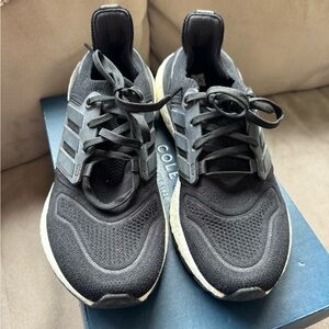 Women Adidas Ultraboost - sz 7.5